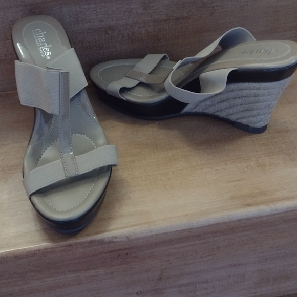 NEW vacation ready Sandals by Charles David - Picture 3 of 5